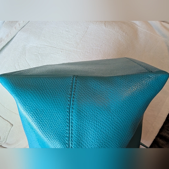SOLD*****Coach Turquoise Aqua Marine Leather Street Nice Condition! - Picture 3 of 10